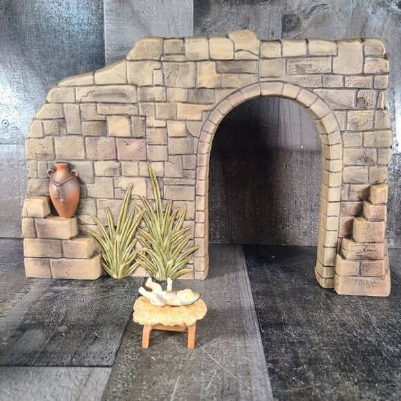 Lenox Mary Joesph Baby Jesus & Stable W/ Boxes - Picture 3 of 12